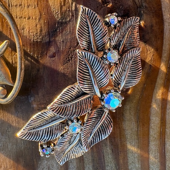 Vintage Brooch Bundle – Floral & Leaf Designs – Set of 3 - Picture 5 of 5